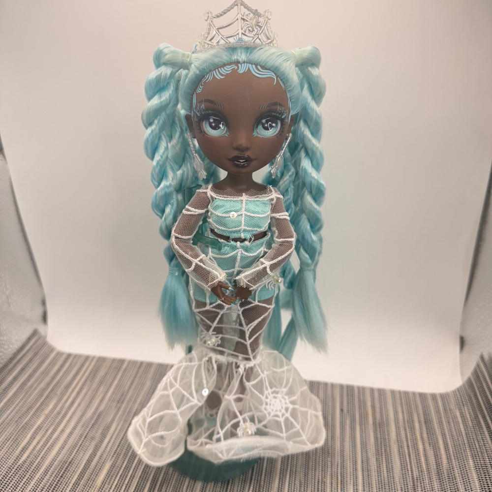 Rainbow High Costume Ball Robin Sterling Doll Spider Queen Blue Hair 11 inch